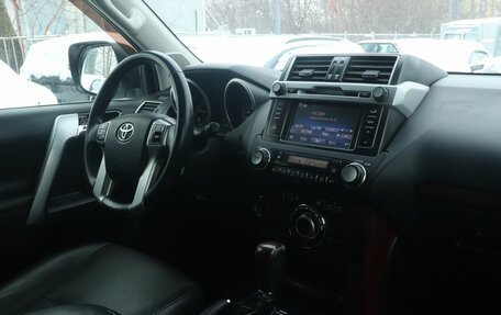 Toyota Land Cruiser Prado 150 рестайлинг 2, 2014 год, 3 710 000 рублей, 9 фотография