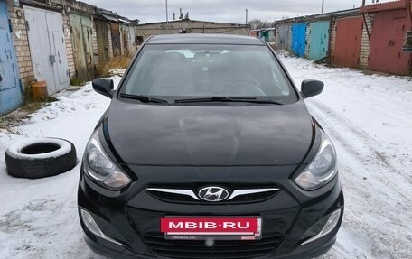 Hyundai Solaris II рестайлинг, 2013 год, 870 000 рублей, 3 фотография