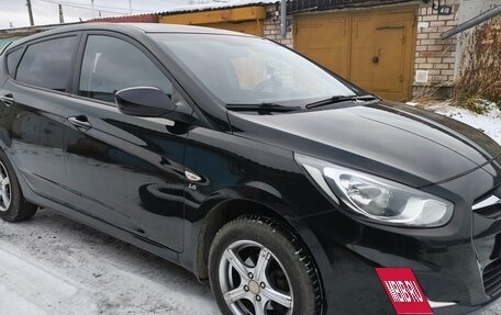 Hyundai Solaris II рестайлинг, 2013 год, 870 000 рублей, 2 фотография