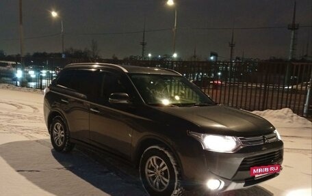 Mitsubishi Outlander III рестайлинг 3, 2014 год, 1 610 000 рублей, 7 фотография