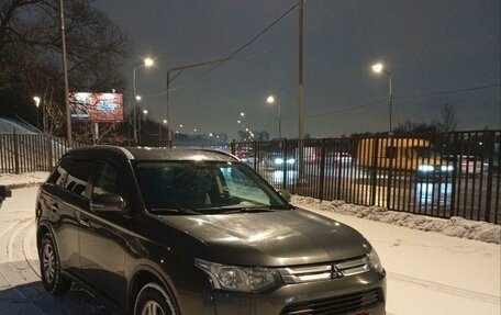 Mitsubishi Outlander III рестайлинг 3, 2014 год, 1 610 000 рублей, 8 фотография