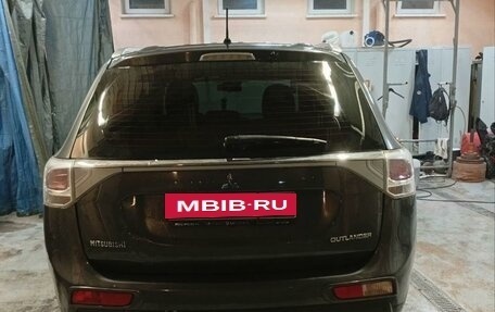 Mitsubishi Outlander III рестайлинг 3, 2014 год, 1 610 000 рублей, 6 фотография