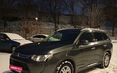 Mitsubishi Outlander III рестайлинг 3, 2014 год, 1 610 000 рублей, 19 фотография