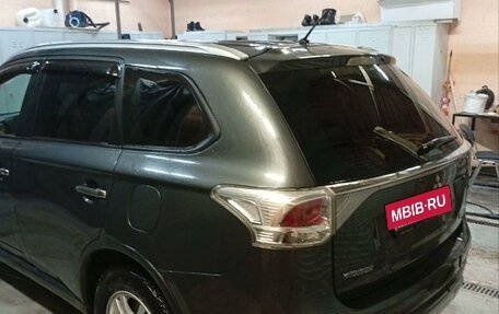 Mitsubishi Outlander III рестайлинг 3, 2014 год, 1 610 000 рублей, 11 фотография