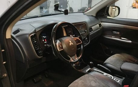 Mitsubishi Outlander III рестайлинг 3, 2014 год, 1 610 000 рублей, 27 фотография