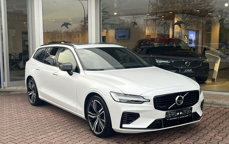 Volvo V60 II, 2021 год, 4 079 000 рублей, 1 фотография