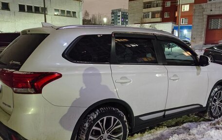 Mitsubishi Outlander III рестайлинг 3, 2017 год, 1 900 000 рублей, 2 фотография