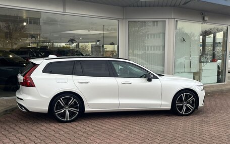 Volvo V60 II, 2021 год, 4 079 000 рублей, 2 фотография