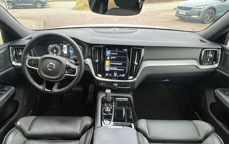 Volvo V60 II, 2021 год, 4 079 000 рублей, 5 фотография