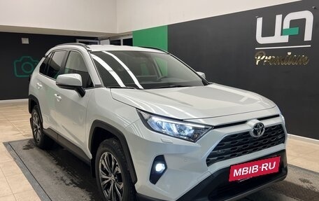 Toyota RAV4, 2023 год, 5 650 000 рублей, 2 фотография