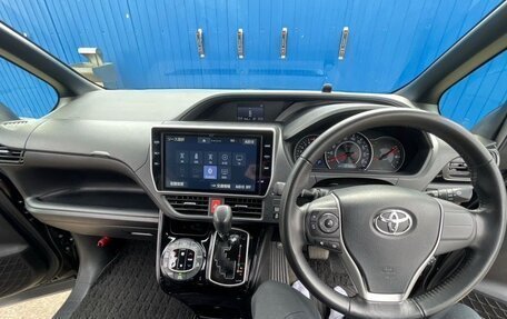 Toyota Noah III, 2018 год, 2 550 000 рублей, 8 фотография