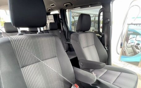 Toyota Noah III, 2018 год, 2 550 000 рублей, 9 фотография