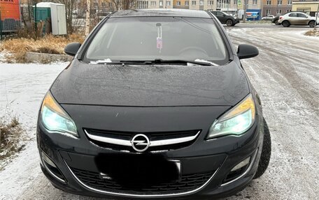 Opel Astra J, 2013 год, 950 000 рублей, 2 фотография