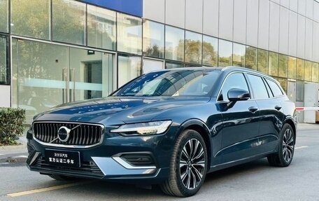 Volvo V60 II, 2023 год, 5 900 000 рублей, 1 фотография