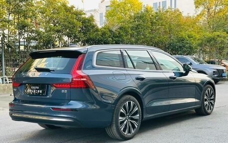 Volvo V60 II, 2023 год, 5 900 000 рублей, 6 фотография