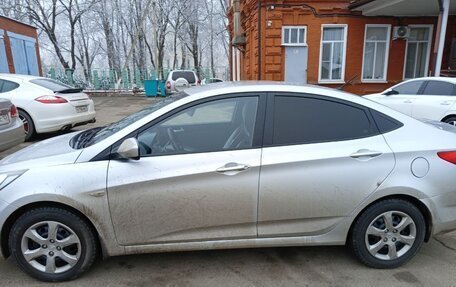 Hyundai Solaris II рестайлинг, 2011 год, 870 000 рублей, 3 фотография