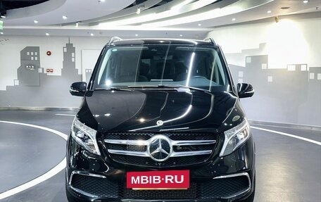 Mercedes-Benz V-Класс, 2022 год, 6 500 000 рублей, 2 фотография