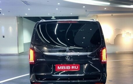 Mercedes-Benz V-Класс, 2022 год, 6 500 000 рублей, 7 фотография