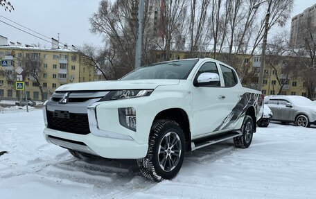 Mitsubishi L200 IV рестайлинг, 2022 год, 3 800 000 рублей, 2 фотография