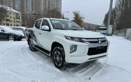 Mitsubishi L200 IV рестайлинг, 2022 год, 3 800 000 рублей, 4 фотография