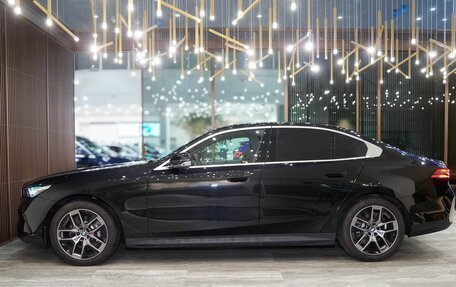 BMW 5 серия, 2023 год, 10 300 000 рублей, 10 фотография