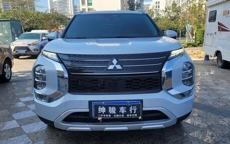 Mitsubishi Outlander, 2023 год, 3 000 000 рублей, 3 фотография