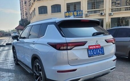 Mitsubishi Outlander, 2023 год, 3 000 000 рублей, 5 фотография