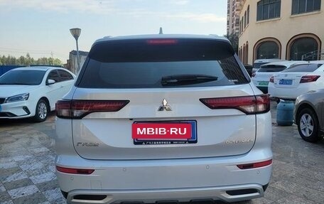 Mitsubishi Outlander, 2023 год, 3 000 000 рублей, 6 фотография