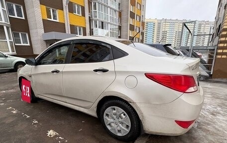 Hyundai Solaris II рестайлинг, 2015 год, 700 000 рублей, 7 фотография