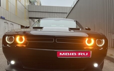 Dodge Challenger III рестайлинг 2, 2015 год, 3 400 000 рублей, 8 фотография