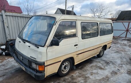 Nissan Urvan III, 1990 год, 120 000 рублей, 1 фотография