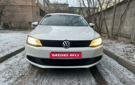 Volkswagen Jetta VI, 2014 год, 1 300 000 рублей, 2 фотография