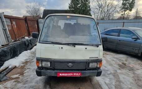 Nissan Urvan III, 1990 год, 120 000 рублей, 3 фотография