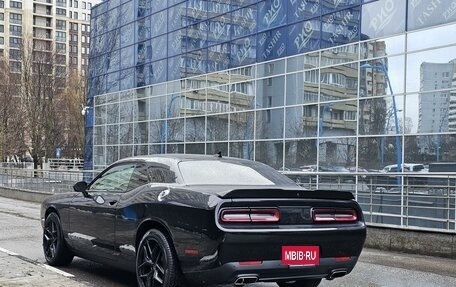 Dodge Challenger III рестайлинг 2, 2020 год, 7 800 000 рублей, 34 фотография