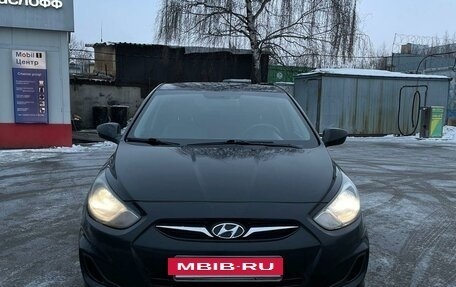 Hyundai Solaris II рестайлинг, 2011 год, 800 000 рублей, 2 фотография