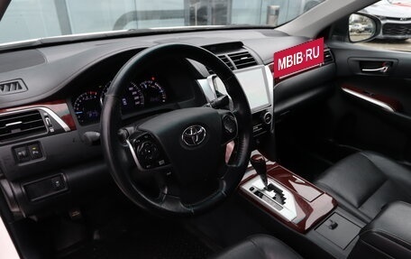 Toyota Camry, 2013 год, 1 850 000 рублей, 10 фотография