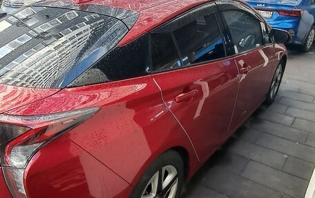 Toyota Prius IV XW50, 2016 год, 1 650 000 рублей, 3 фотография