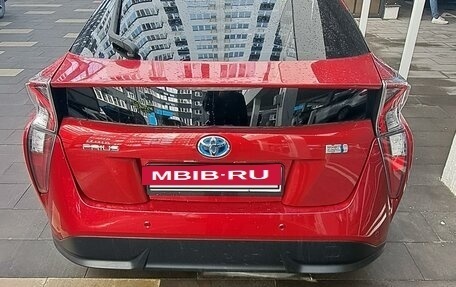 Toyota Prius IV XW50, 2016 год, 1 650 000 рублей, 2 фотография