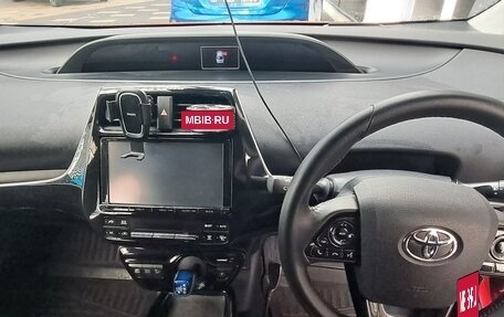 Toyota Prius IV XW50, 2016 год, 1 650 000 рублей, 8 фотография