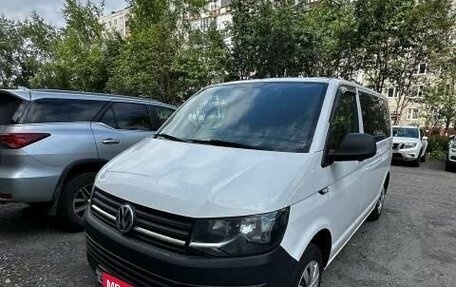 Volkswagen Caravelle T6 рестайлинг, 2018 год, 2 800 000 рублей, 1 фотография