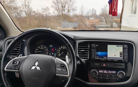 Mitsubishi Outlander III рестайлинг 3, 2013 год, 2 050 000 рублей, 10 фотография