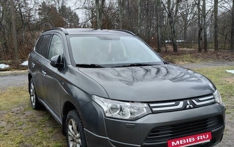 Mitsubishi Outlander III рестайлинг 3, 2013 год, 2 050 000 рублей, 5 фотография