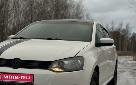 Volkswagen Polo VI (EU Market), 2011 год, 890 500 рублей, 2 фотография