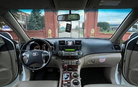 Toyota Highlander III, 2010 год, 1 900 000 рублей, 2 фотография