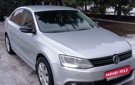 Volkswagen Jetta VI, 2013 год, 995 000 рублей, 3 фотография