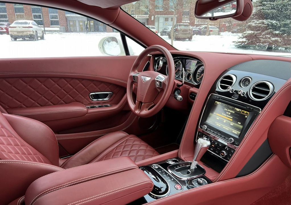 Bentley Continental GT II рестайлинг, 2017 год, 9 500 000 рублей, 30 фотография