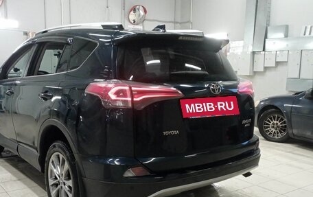 Toyota RAV4, 2018 год, 2 420 000 рублей, 4 фотография