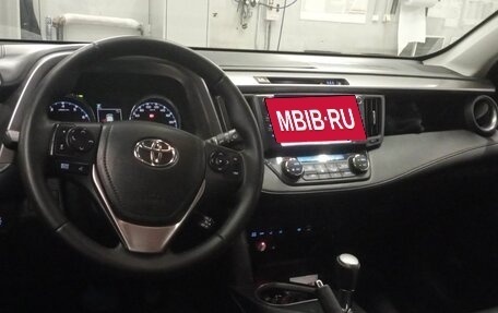 Toyota RAV4, 2018 год, 2 420 000 рублей, 5 фотография