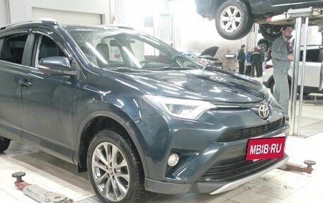 Toyota RAV4, 2018 год, 2 420 000 рублей, 2 фотография