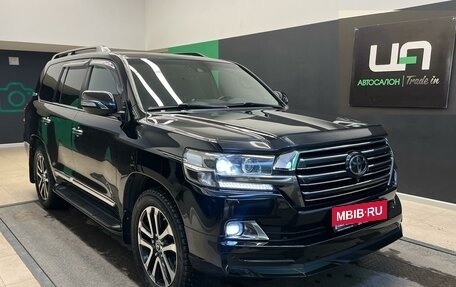 Toyota Land Cruiser 200, 2018 год, 6 800 000 рублей, 1 фотография